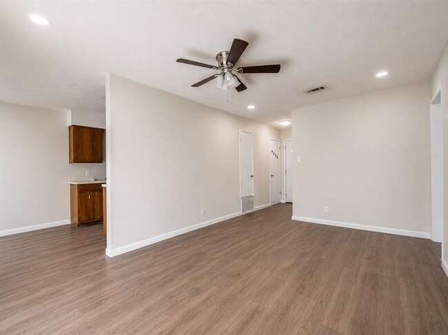 Photo - 412 Craddock Ave