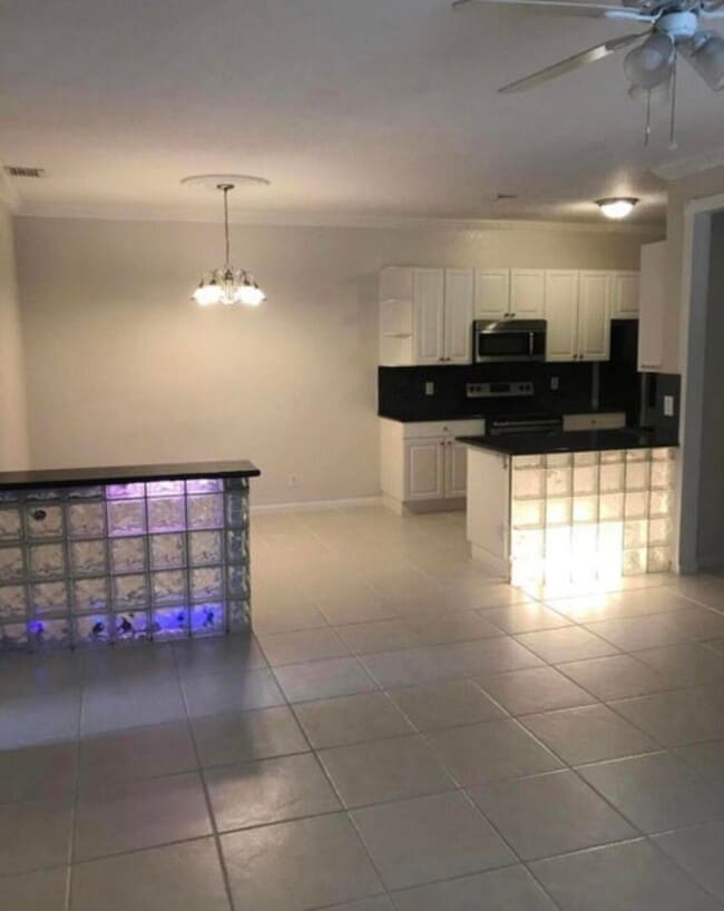 3545 Forest Hill Blvd Unidad 2