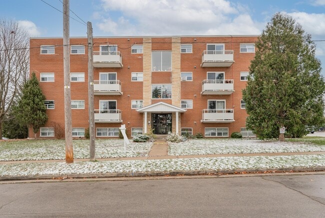 Building Photo - 10 Glenbrook Dr Unit 304