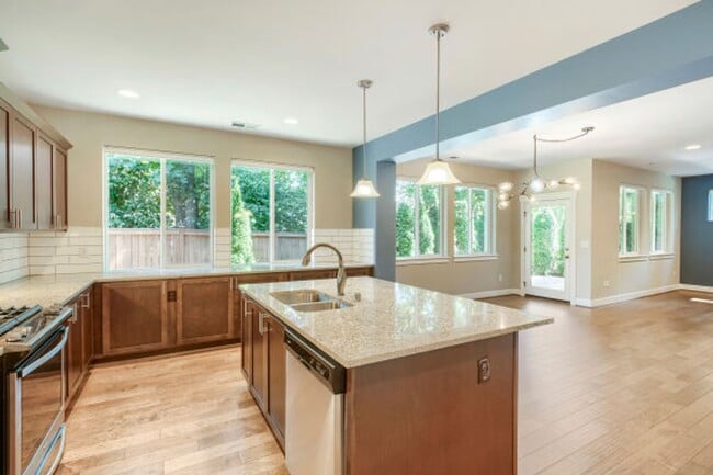 Photo - 1698 SE 12th St