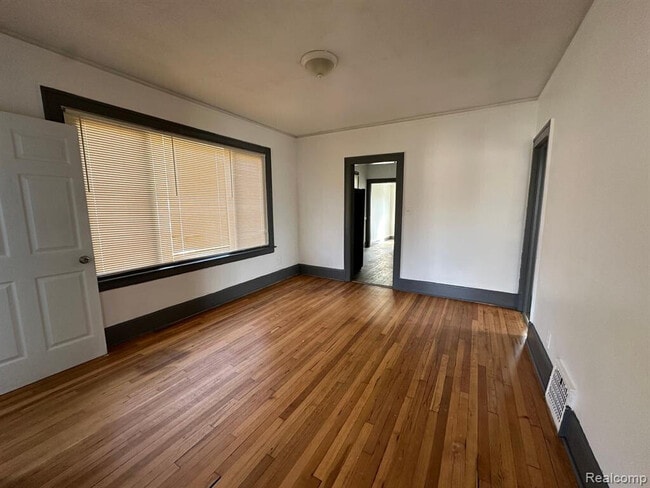 Photo - 734 Ashland St