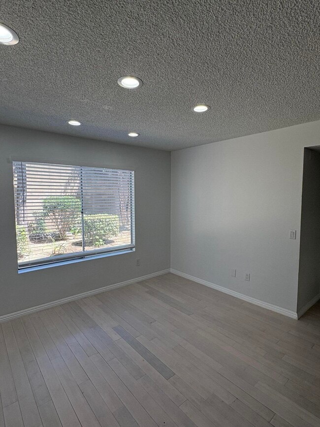 Photo - 2339 Lillyvale Ave Unit 154