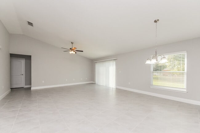 Photo - 828 Valnera Ct