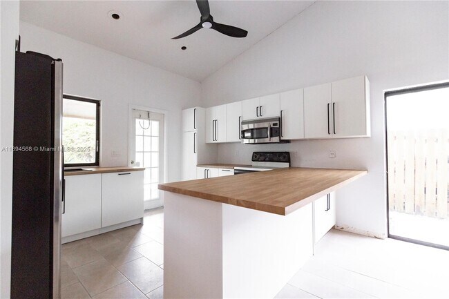 Photo - 8775 SW 57th St