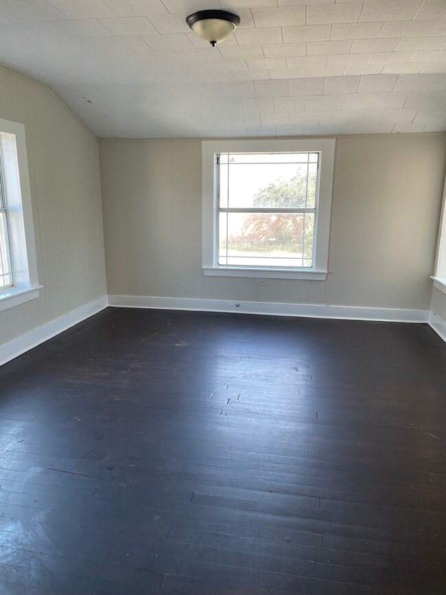 Bedroom - 428 S Texas Ave Unit Apt 10