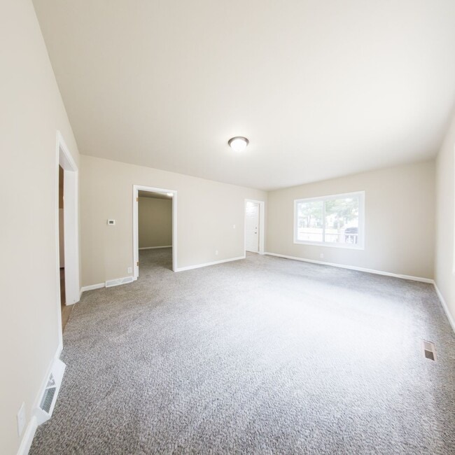 Photo - 3 Bedroom 2 Bath Home Conrad Iowa