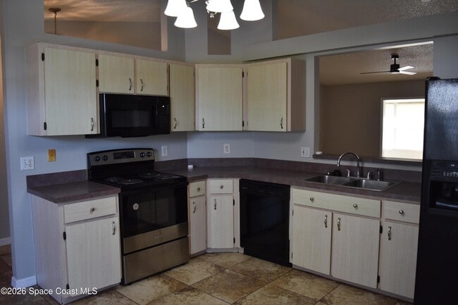 Photo - 640 Murset Ave SE