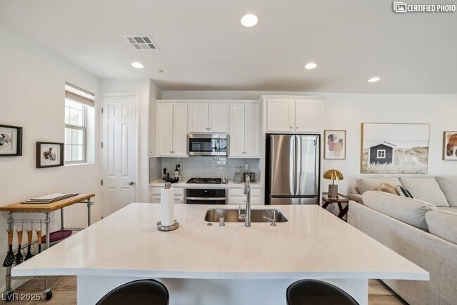 Photo - 88 Kimberlite Dr