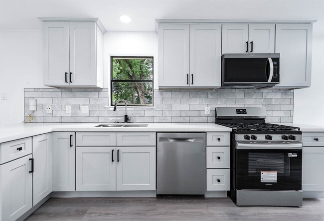 Photo - 7607 Grape St