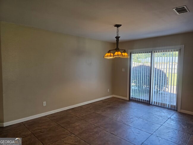 Photo - 310 W 5th St