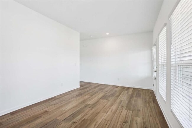 Photo - 2165 Boxwood Cir