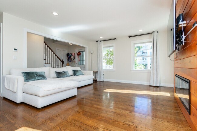 51 Phillips St