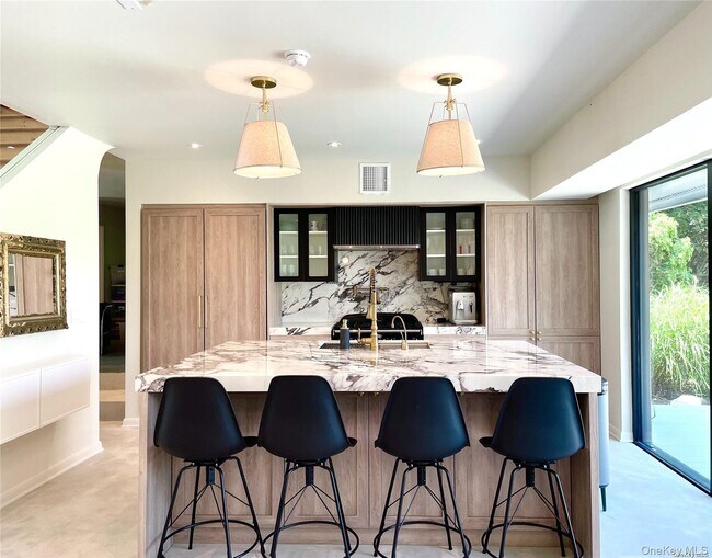 Photo - 1050 King St