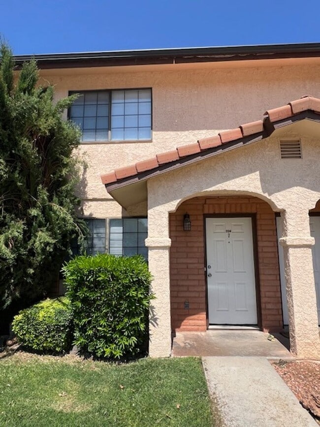 Building Photo - Cimaron Terrace Townhome