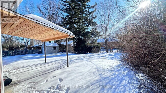 Photo - 2048 Edinburgh Dr