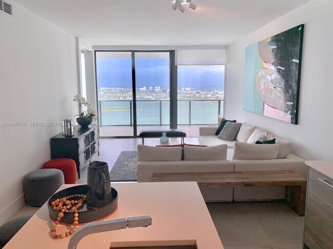 Photo - 650 NE 32nd St Unidad 4206