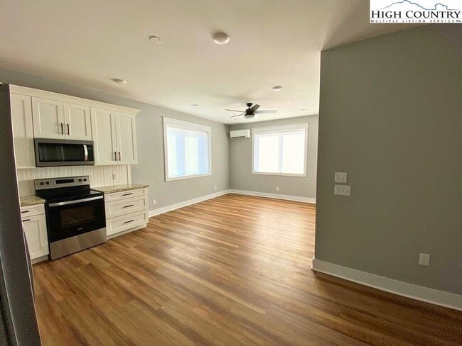 Building Photo - 251 Cherry Dr Rental