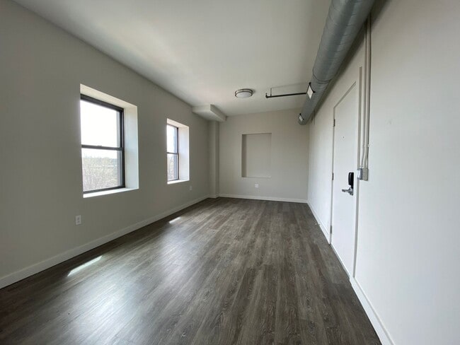 Building Photo - 1435 State St Unit 306 Rental