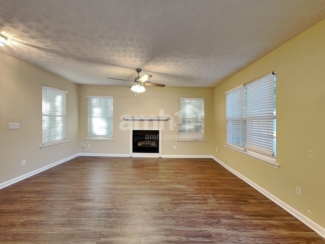 Photo - 836 Windcroft Cir NW