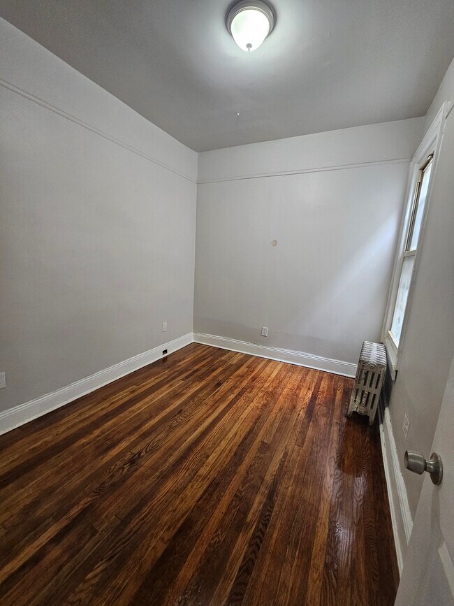 7933 Myrtle Ave Unit 2R