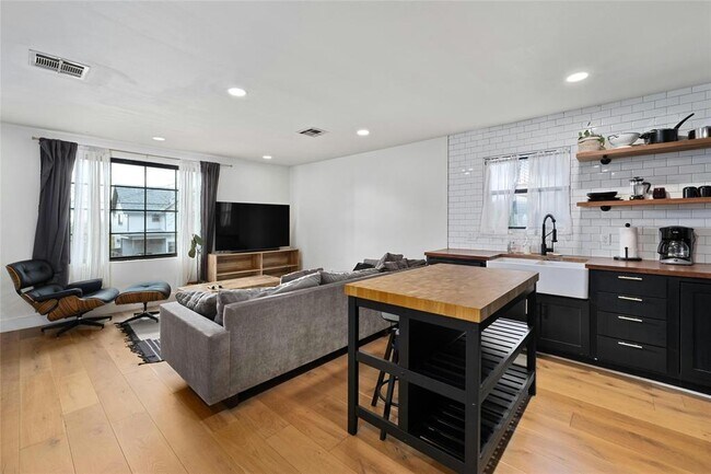 Photo - 2804 Crest Ave