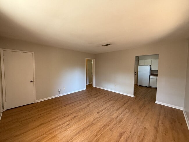 Photo - 2 Bedroom 1 Bath Duplex - Brand New Flooring and Paint!