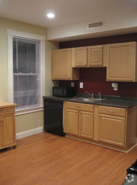 Building Photo - 12 Bucknam St Unit 2 Rental