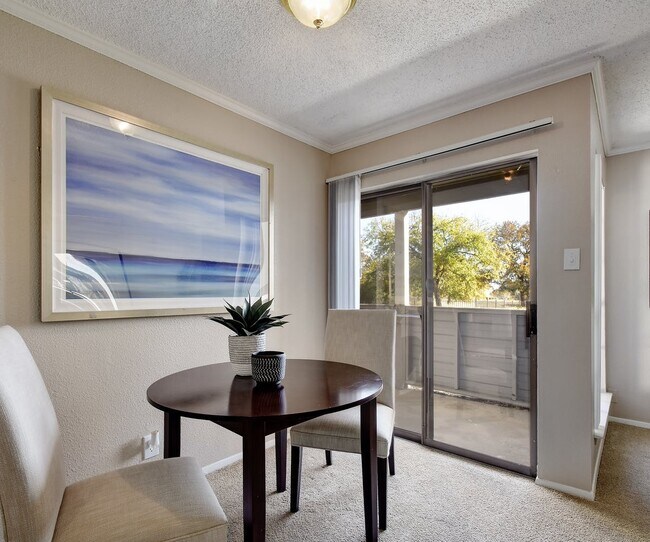 Photo - Silver Oaks Apartments