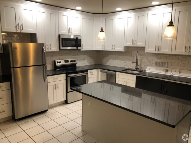 Building Photo - 4332-36 Terrace St Rental