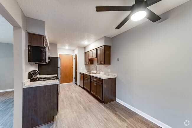 2BR, 1BA - 900 - 960 SF