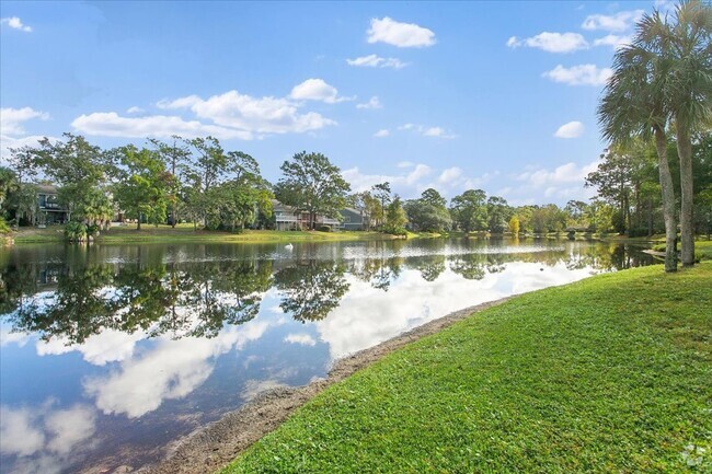 Building Photo - Serene and quiet, welcome to The Lakes! Rental