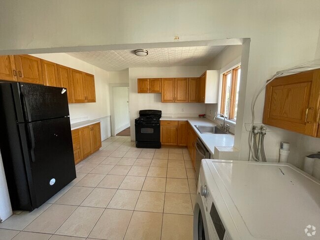 Building Photo - 151 Fellsway W Rental
