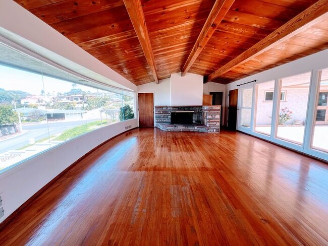 Photo - Ocean Views in the Sunset Cliffs area of O...