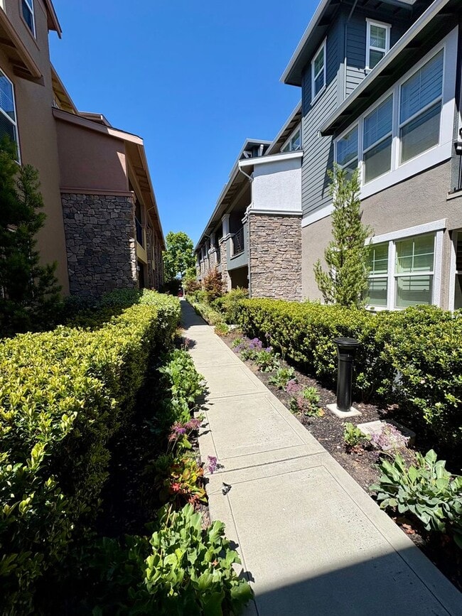 Photo - Spacious 4-Bedroom Townhouse