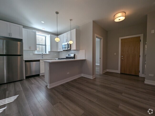 Building Photo - 3931 N Janssen Ave Unit 2 Rental