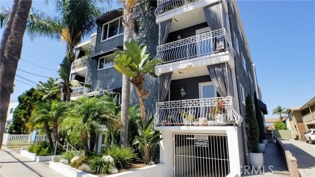 Building Photo - 1401 E 3rd St