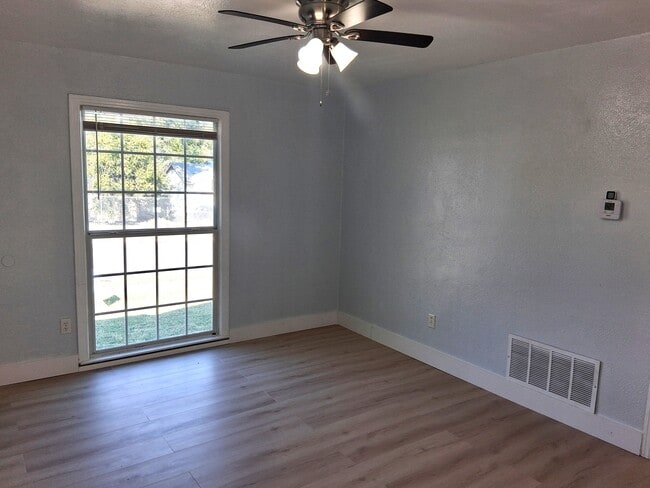 Photo - 902 Evetts Rd