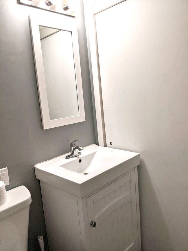 Photo - 2506-2510 Oriole Unit 2510