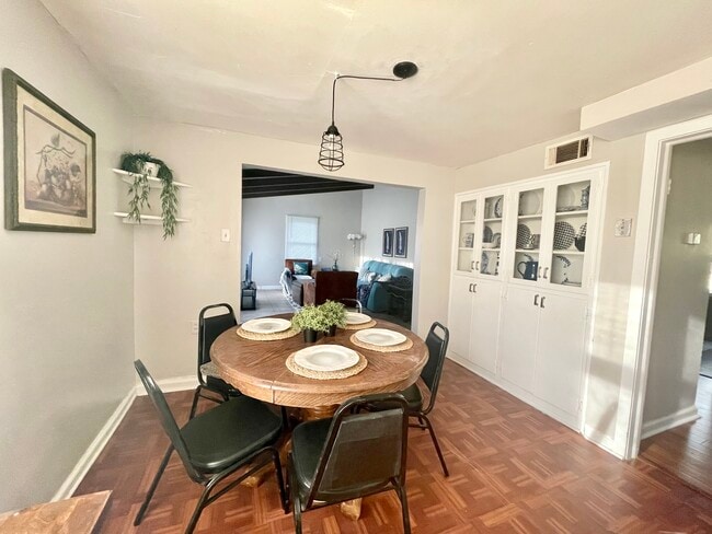 Photo - 302 McCartha Dr