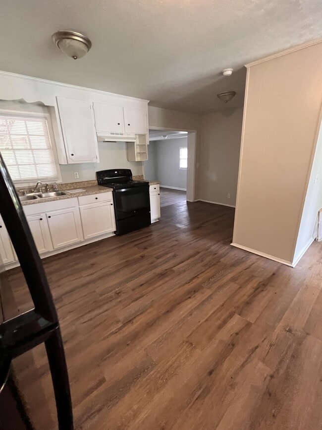 Photo - 106 Whiteoak Cir