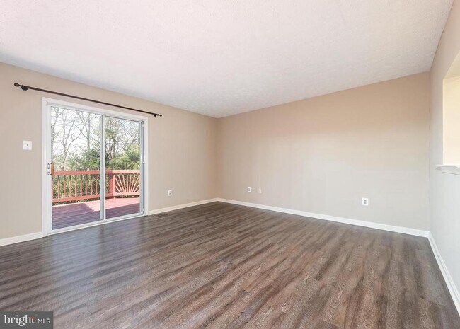 Photo - 645 Realm Ct W