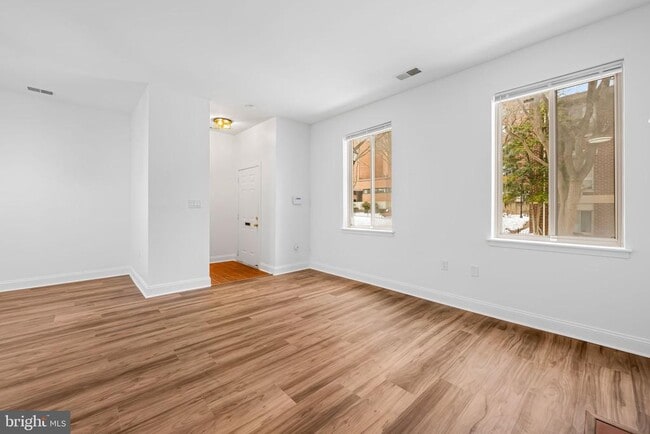 Photo - 13 Andrew Pl Unidad R103