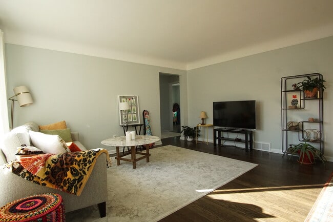 Sala de estar - 24330 Manistee St