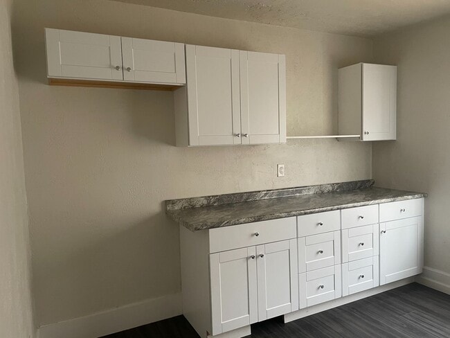 Building Photo - 875 Shawano Ave Rental