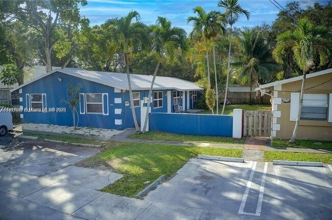 Building Photo - 1814 SW 22nd St Unit 1