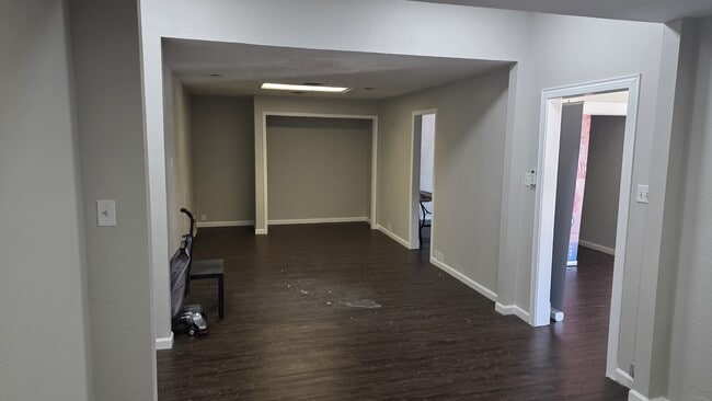 Building Photo - 7235 Glenview Dr Unit A3