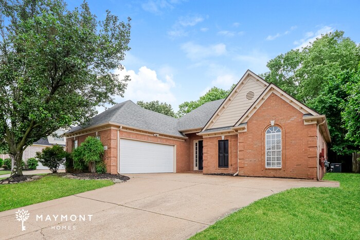 8441 Shady Elm Dr