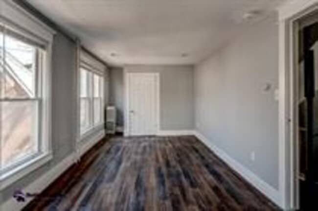 Photo - 255 W Union St