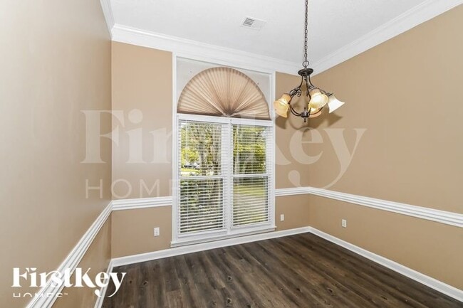 Photo - 844 Tropicana Dr E