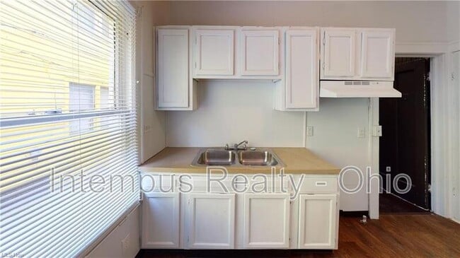 Photo - 12633 Edmonton Ave Unit #2